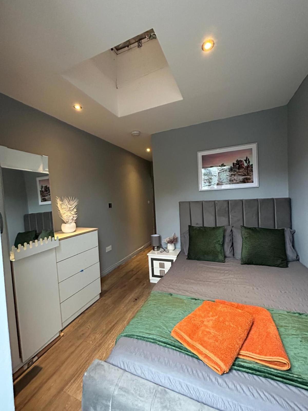 2 Bedroom Flat In Euston 2 Mins Away From Station, No Lift London Eksteriør billede